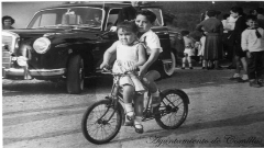 Niños en bici 1956